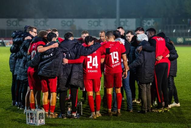 22 10 2025, xhettx, Soccer, Bitburger Verbandspokal, Wormatia Worms FK Pirmasens v l Worms swears in again DFL DFB REGULATIONS PROHIBIT ANY USE OF PHOTOGRAPHS as IMAGE SEQUENCES and or QUASI VIDEO Worms