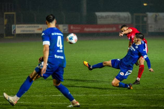 22 10 2025, xhettx, Soccer, Bitburger Verbandspokal, Wormatia Worms FK Pirmasens v l Shot on goal by Nicolas Obas Wormatia Worms, 43 DFL DFB REGULATIONS PROHIBIT ANY USE OF PHOTOGRAPHS as IMAGE SEQUENCES and or QUASI VIDEO Worms