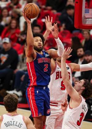 (251023) -- CHICAGO, Oct. 23, 2025 -- Detroit Pistons Cade Cunningham (L) shoots the ball during the NBA, Basketball Herren, USA regular season basketball game between Detroit Pistons and Chicago Bulls at the United Center in Chicago, the United States, on Oct. 22, 2025. (Photo by Joel Lerner Xinhua) (SP)U.S.-CHICAGO-BASKETBALL-NBA-CHICAGO BULLS VS DETROIT PISTONS XuxJing 