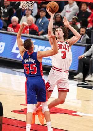 (251023) -- CHICAGO, Oct. 23, 2025 -- Chicago Bulls Josh Giddey (R) shoots the ball during the NBA, Basketball Herren, USA regular season basketball game between Detroit Pistons and Chicago Bulls at the United Center in Chicago, the United States, on Oct. 22, 2025. (Photo by Joel Lerner Xinhua) (SP)U.S.-CHICAGO-BASKETBALL-NBA-CHICAGO BULLS VS DETROIT PISTONS XuxJing 