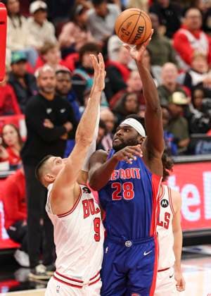 (251023) -- CHICAGO, Oct. 23, 2025 -- Detroit Pistons Isaiah Stewart (R) shoots the ball over Chicago Bulls Nikola Vucevic during the NBA, Basketball Herren, USA regular season basketball game between Detroit Pistons and Chicago Bulls at the United Center in Chicago, the United States, on Oct. 22, 2025. (Photo by Joel Lerner Xinhua) (SP)U.S.-CHICAGO-BASKETBALL-NBA-CHICAGO BULLS VS DETROIT PISTONS XuxJing 
