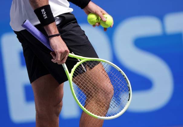 TENNIS - ATP, Tennis Herren Erste Bank Open VIENNA,AUSTRIA,23.OCT.25 - TENNIS - ATP World Tour, Erste Bank Open. Image shows the feature of a tennis racket and tennis balls.  GEPAxpictures xWalterxLuger