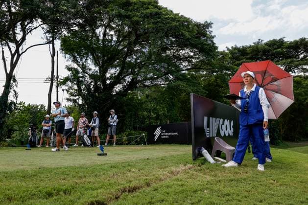 International Series golf in the Philippines Ryan Peake (left) of Australia competes as officials look on during the International Series Philippines in Sta. Elena Golf & Country Club, Laguna, south of Manila, Philippines on October 23, 2025. The tournament will run from October 23 to 26, 2025. LAGUNA PHILIPPINES  Copyright: xMatrixxImages MarkxCristinox