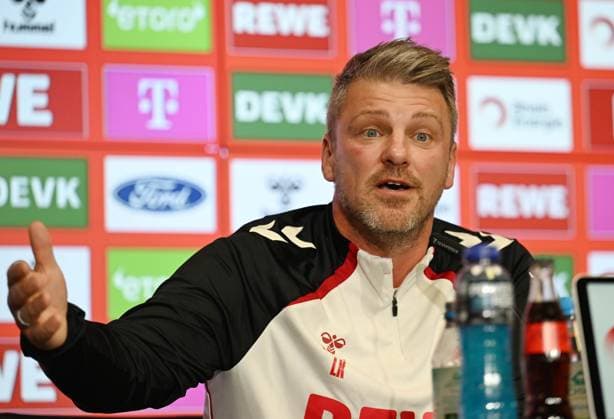 23.10.2025, xophax, Fussball 1.Bundesliga Saison 2025 2026 1.FC Köln Pressekonferenz vor dem Dortmund Spiel Trainer Lukas Kwasniok ( 1.FC Köln ) Köln