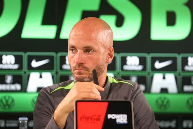 VfL PK Wolfsburg, 23 10 2025, FOOTBALL VfL Wolfsburg, Press conference before the match against HSV, 1 Bundesliga, Season 2024 25 Head coach Paul Simonis VfL Wolfsburg Wolfsburg