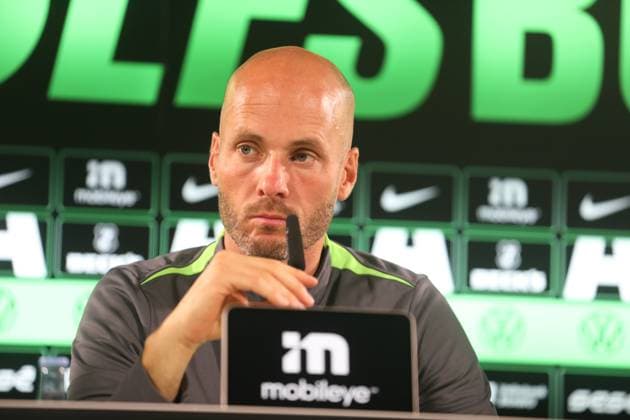VfL PK Wolfsburg, 23 10 2025, FOOTBALL VfL Wolfsburg, Press conference before the match against HSV, 1 Bundesliga, Season 2024 25 Head coach Paul Simonis VfL Wolfsburg Wolfsburg