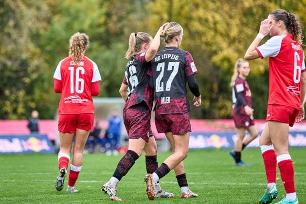 23 10 2025, GER, womens soccer, test match, 2025 2026, RB Leipzig Turbine Potsdam Luca Graf 26, RB Leipzig, left , Marlene Müller 27, RB Leipzig , cheering after 1 0, high-five, rear view Leipzig Sports School Egidius Braun Saxony Germany