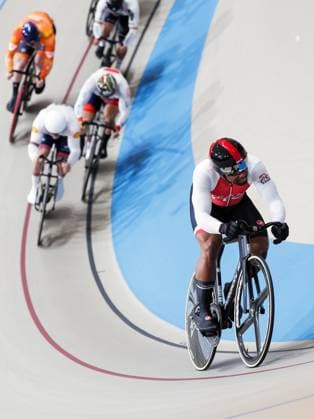 2025 Tissot UCI Track World Championships Picture by Alex Whitehead SWpix.com - 23 10 2025 - Cycling - 2025 Tissot UCI Track World Championships - Velodromo PenalolÃ n, Santiago, Chile - Men™s Keirin - First Round - Heat Five - Nicholas Paul (Trinidad and Tobago) Copyright: x xSWpix.comx(t axPhotographyxHubxLtd)xAlexxWhitehead SWpix.comx SWP-3030-10625