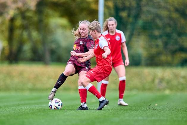 23 10 2025, GER, womens soccer, test match, 2025 2026, RB Leipzig Turbine Potsdam Lou Ann Joly 6, RB Leipzig , action, stop ball, duel Leipzig Sportschule Egidius Braun Saxony Germany