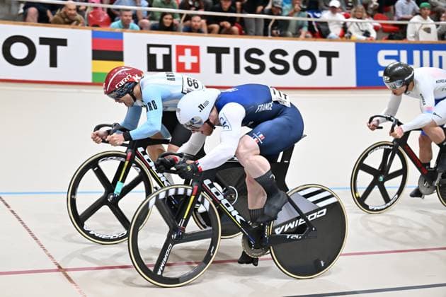 2025 Tissot UCI Track World Championships Picture by Simon Wilkinson SWpix.com - 23 10 2025 - Cycling - 2025 Tissot UCI Track World Championships - Velodromo PenalolÃ n, Santiago, Chile - Men™s Keirin - First Round Repechage - Heat Three - Sebastien Vigier (France), Lucas Oscar Vilar (Argentina) Copyright: x xSWpix.comx(t axPhotographyxHubxLtd)xSimonxWilkinson SWpix.comx SWP-3030-10683