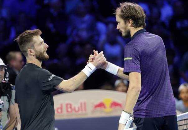 TENNIS - ATP, Tennis Herren Erste Bank Open VIENNA,AUSTRIA,23.OCT.25 - TENNIS - ATP World Tour, Erste Bank Open. Image shows Corentin Moutet (FRA) and Daniil Medvedev (RUS).  GEPAxpictures xWalterxLuger