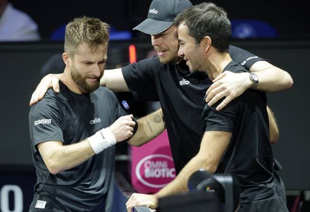 TENNIS - ATP, Tennis Herren Erste Bank Open VIENNA,AUSTRIA,23.OCT.25 - TENNIS - ATP World Tour, Erste Bank Open. Image shows the rejoicing of Corentin Moutet (FRA) and his coaches.  GEPAxpictures xWalterxLuger