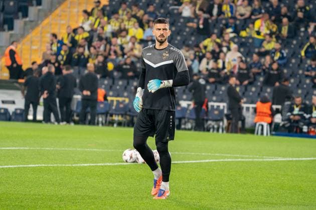 Fabian Bredlow VfB Stuttgart, 01 , Warm up, TUR, Fenerbahce Istanbul vs VfB Stuttgart, Football, UEFA Europa League, Matchday 3, Season 2025 2026, 23 10 2025, TUR, Fenerbahce Istanbul vs VfB Stuttgart, Football, UEFA Europa League, Matchday 3, Season 2025 2026, 23 10 2025, Istanbul Copyright: xEibner-Pressefoto EdwardxCheungx EP_ECG