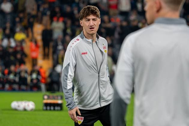 Angelo Stiller VfB Stuttgart, 06 , Warm up, TUR, Fenerbahce Istanbul vs VfB Stuttgart, Football, UEFA Europa League, Matchday 3, Season 2025 2026, 23 10 2025, TUR, Fenerbahce Istanbul vs VfB Stuttgart, Football, UEFA Europa League, Matchday 3, Season 2025 2026, 23 10 2025, Istanbul Copyright: xEibner-Pressefoto EdwardxCheungx EP_ECG