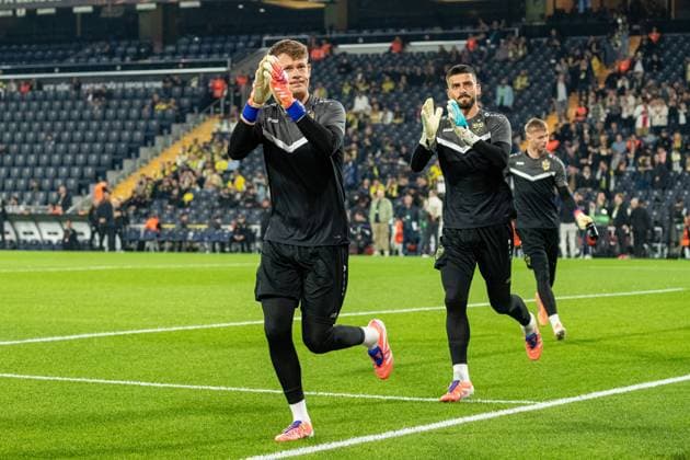 Istanbul , Europa League Fenerbahce Istanbul vs VfB Stuttgart , from left Alexander Nübel Fabian Bredlow Florian Hellstern