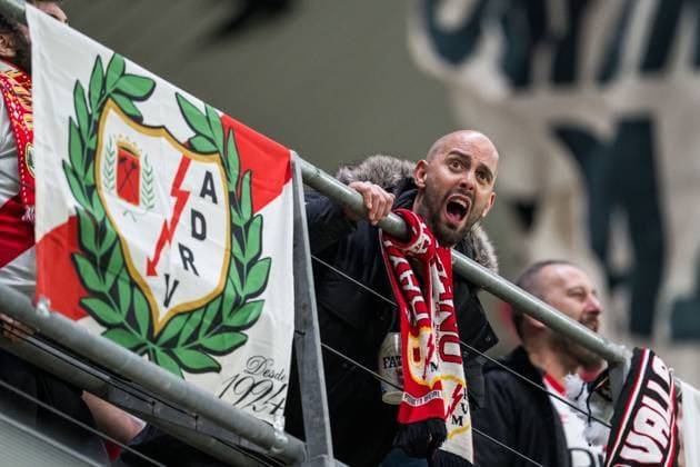 251023 A fan of Rayo Vallecano during the UEFA Conference League football match between Häcken and Rayo Vallecano on October 23, 2025 in Gothenburg Photo Mathias Bergeld BILDBYRAN kod MB MB1226 fotboll football soccer fotball uefa conference league conference league häcken rayo vallecano bbeng publik  Copyright: MATHIASxBERGELD BB251023MB023