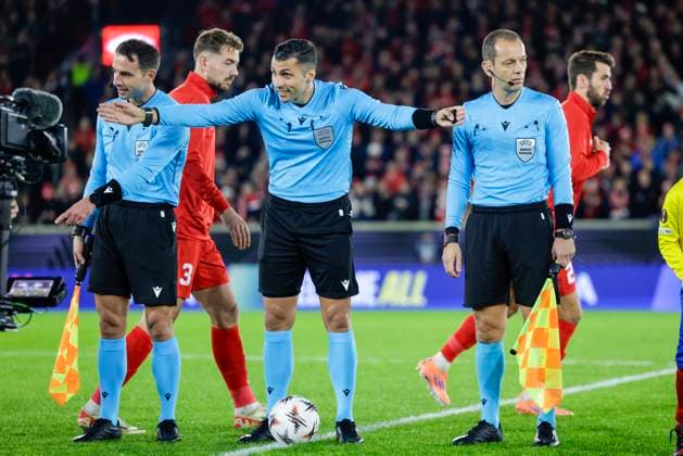 UEFA Europa League 2025 SK Brann and Rangers Bergen 20251023 Head referee Vassilis FotiasUEFA before the Europa Leauge match between SK Brann and Rangers at Brann stadium Photo Paul S Amundsen NTB Bergen Norway EDITORIAL USE ONLY RESTRICTED USE FOR BETTING COMPANIES  Copyright: xPaulxS.xAmundsenx xNTBx