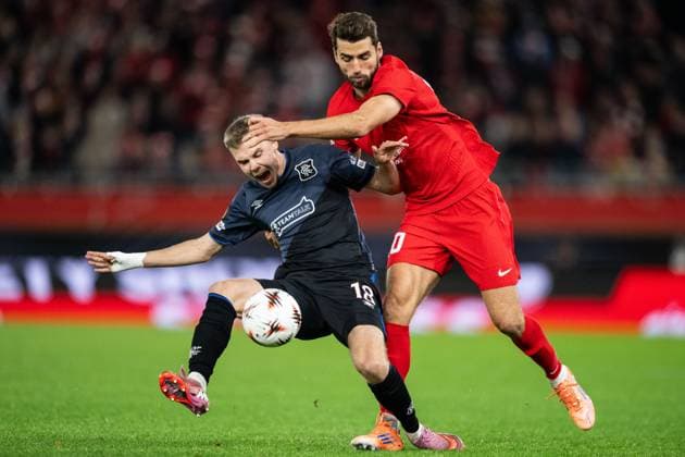 251023 Oliver Antman of Rangers and Vetle Dragsnes of Brann during the UEFA Europa League football match between Brann and Rangers on October 23, 2025 in Bergen Photo Marius Simensen BILDBYRAN COP 238 MM0046 fotboll football soccer fotball uefa europa league brann rangers bbeng  Copyright: MARIUSxSIMENSEN BB251023BB599