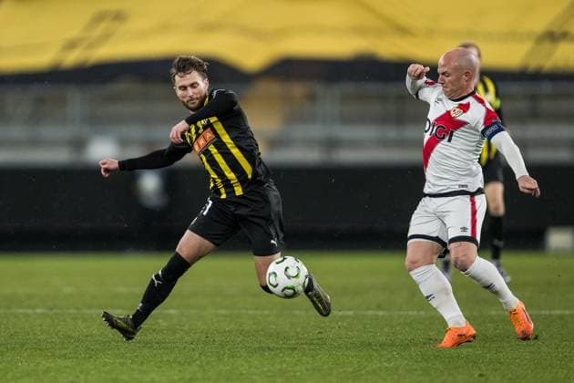 251023 Adam Lundkvist of Häcken and Isi Palazon of Rayo Vallecano during the UEFA Conference League football match between Häcken and Rayo Vallecano on October 23, 2025 in Gothenburg Photo Mathias Bergeld BILDBYRAN kod MB MB1226 fotboll football soccer fotball uefa conference league conference league häcken rayo vallecano bbeng  Copyright: MATHIASxBERGELD BB251023MB025