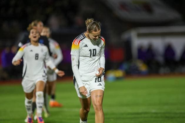 DEU, Fulda, Germany U 23 vs England U 23, International match round, DFB, Season 2526, Stadion der Stadt Fulda im Sportpark Johannisau, Group A, 1 Matchday in picture Larissa Mühlhaus Germany U23 scores the goal for 1 0, goal scored, cheering with Ilayda Acikgöz Germany U23 DFB DFL REGULATIONS PROHIBIT ANY USE OF PHOTOGRAPHS AS IMAGE SEQUENCES AND OR QUASI VIDEO, 23 10 2025 Copyright: HMBxMedia HendrikxHamelau