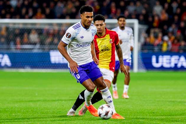 Ollie Watkins of Aston Villa FC dribbles with the ball under pressure from Richonell Margaret of Go Ahead Eagles Go Ahead Eagles v Aston Villa FC, UEFA Europa League 2025 26 League Phase MD3, Go Ahead Eagles v Aston Villa FC, Stadion De Adelaarshorst, October 23, 2025, Deventer, Netherlands.