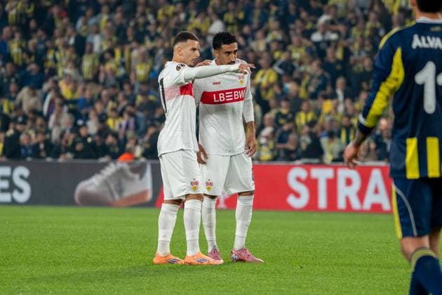 Badredine Bouanani VfB Stuttgart, 27 in exchange with Tiago Tomas VfB Stuttgart , TUR, Fenerbahce Istanbul vs VfB Stuttgart, Football, UEFA Europa League, Matchday 3, 2025 2026 season, 23 10 2025, TUR, Fenerbahce Istanbul vs VfB Stuttgart, Football, UEFA Europa League, Matchday 3, 2025 2026 season, 23 10 2025, Istanbul Copyright: xEibner-Pressefoto EdwardxCheungx EP_ECG