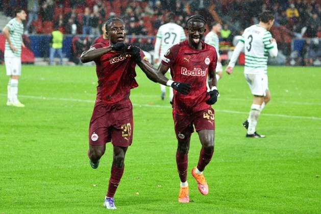SOCCER - UEFA EL, RBS vs Ferencvaros SALZBURG,AUSTRIA,23.OCT.25 - SOCCER - UEFA Europa League, Red Bull Salzburg vs Ferencvaros Budapest. Image shows the recoicing of scorer Edmund Baidoo with his teammate Moussa Yeo (RBS).  GEPAxpictures xDavidxGeieregger