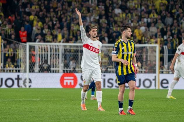 Atakan Karazor VfB Stuttgart, 16 , TUR, Fenerbahce Istanbul vs VfB Stuttgart, Football, UEFA Europa League, Matchday 3, 2025 2026 season, 23 10 2025, TUR, Fenerbahce Istanbul vs VfB Stuttgart, Football, UEFA Europa League, Matchday 3, 2025 2026 season, 23 10 2025, Istanbul Copyright: xEibner-Pressefoto EdwardxCheungx EP_ECG
