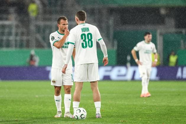 SOCCER - UEFA ECL, Rapid vs Fiorentina VIENNA,AUSTRIA,23.OCT.25 - SOCCER - UEFA Conference League, SK Rapid Wien vs ACF Fiorentina. Image shows Matthias Seidl and Jannes Horn (Rapid).  GEPAxpictures xArminxRauthner