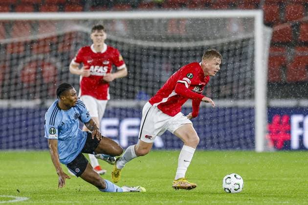 ALKMAAR , 23-10-2025 , AFAS Stadium , season 2025 2026 , UEFA Conference League football , League phase matchday 2 , match between AZ and SK Slovan Bratislava , picture shows SK Slovan Bratislava player Rahim Ibrahim and AZ player Isak Jensen AZ - Slovan Bratislava  x31654252x Copyright: