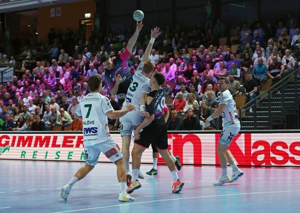 23 10 2025, xovx, Handball Daikin Handball Bundesliga, HSG Wetzlar FRISCH AUF Göppingen v l Victor Klöve Frisch Auf Göppingen , Stefan Cavor HSG Wetzlar , Ymir Örn Gislason Frisch Auf Göppingen , Josip Simic HSG Wetzlar , David Schmidt Frisch Auf Göppingen Wetzlar Buderus Arena Hessen Germany EN