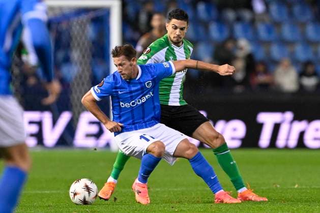 KRC Genk v Real Betis - UEFA Europa League GENK, BELGIUM - OCTOBER 23 : Hrosovsky Patrik midfielder of KRC Genk and Bartra Marc defender of Real Betis during the UEFA Europa League 2025 26 League Phase MD3 match between KRC Genk and Real Betis on October 23, 2025 in Genk, Belgium, 23 10 2025 Genk Belgium  Copyright: xDhax