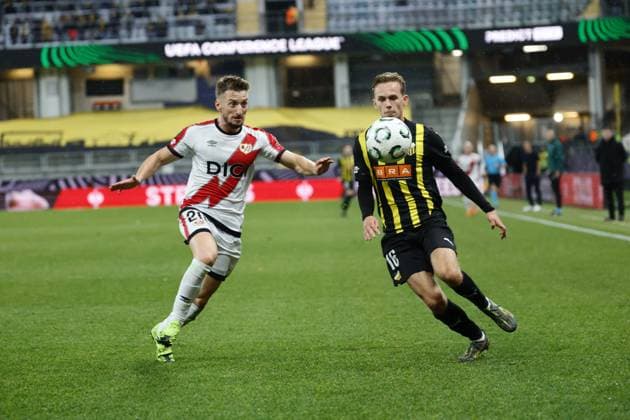 GOTHENBURG, SWEDEN 20251023 Rayo Vallecanos Ivan Balliu against Häckens Pontus Dahbo during the Conference League soccer match between BK Häcken and Rayo Vallecano at Gamla Ullevi in Gothenburg, Sweden on October 23, 2025 GÖTEBORG SWEDEN x9200x  Copyright: xAdamxIhse TTx CONFERENCE LEAGUE: HÄCKEN-RAYO VALLECANO