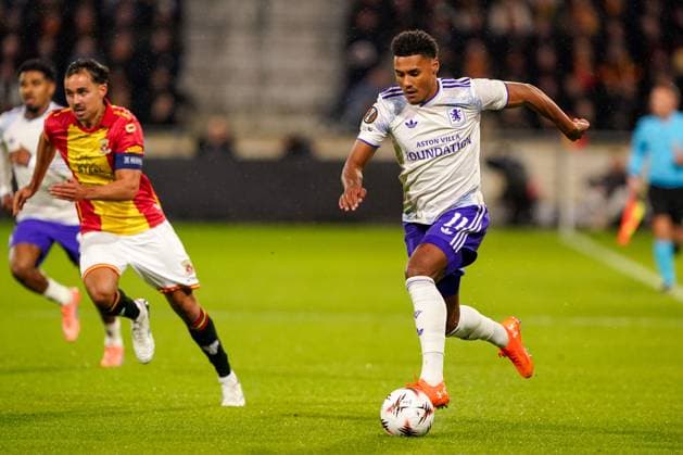2025-10-23 Go Ahead Eagles v Aston Villa FC - UEFA Europa League 2025 26 League Phase MD3 DEVENTER, NETHERLANDS - OCTOBER 23: Ollie Watkins of Aston Villa runs with the ball during the UEFA Europa League 2025 26 League Phase MD3 match between Go Ahead Eagles and Aston Villa FC at Adelaarshorst on October 23, 2025 in Deventer, Netherlands. Deventer Adelaarshorst Netherlands Content not available for redistribution in The Netherlands directly or indirectly through any third parties. Copyright: xAndrexWeeningx