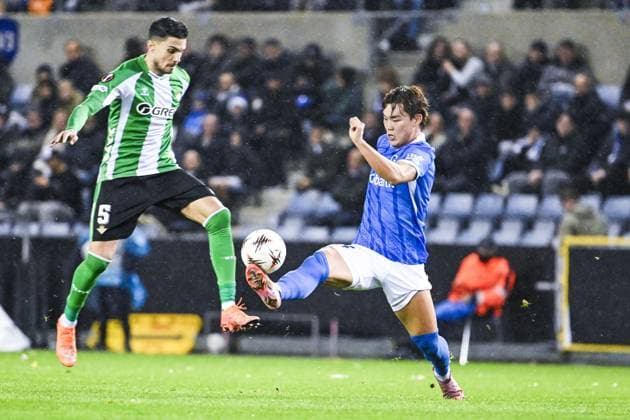 05? Real Betis s Marc? Bartra and Genk s Hyeon-Gyu Oh pictured in action during a soccer game between Belgian soccer team KRC Genk and Spanish club Real Betis Balompie, on Thursday 23 October 2025, in Genk, third game (out of 8) in the league phase of the UEFA Europa League competition. TOM GOYVAERTS TomxGoyvaerts  x137722659x