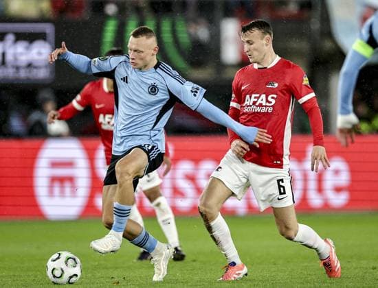 ALKMAAR - (l-r) Nino Marcelli of Slovan Bratislava and Jordy Clasie of AZ Alkmaar during the UEFA Conference League match between AZ Alkmaar and Slovan Bratislava at the AFAS Stadium on October 23, 2025, in Alkmaar, Netherlands. ANP BART STOUTJESDIJK UEFA Conference League 2025-2026 xVIxANPxSportx xxANPxIVx 540073637 originalFilename: 540073637.jpg