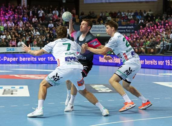 23 10 2025, xovx, Handball Daikin Handball Bundesliga, HSG Wetzlar FRISCH AUF Göppingen v l Victor Klöve Frisch Auf Göppingen , Dominik Mappes HSG Wetzlar , Oskar Sunnefeldt Frisch Auf Göppingen Wetzlar Buderus Arena Hessen Germany EN