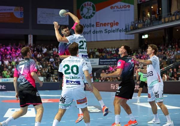 23 10 2025, xovx, Handball Daikin Handball Bundesliga, HSG Wetzlar FRISCH AUF Göppingen v l Dominik Mappes HSG Wetzlar , Ludvig Hallbäck Frisch Auf Göppingen , Stefan Cavor HSG Wetzlar , Josip Simic HSG Wetzlar , Victor Klöve Frisch Auf Göppingen Wetzlar Buderus Arena Hessen Germany EN
