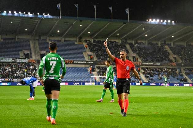 KRC Genk v Real Betis - UEFA Europa League GENK, BELGIUM - OCTOBER 23 : referee Masiyev Elchin showing a yellow card to Antony forward of Real Betis during the UEFA Europa League 2025 26 League Phase MD3 match between KRC Genk and Real Betis on October 23, 2025 in Genk, Belgium, 23 10 2025 Genk Belgium  Copyright: xDhax