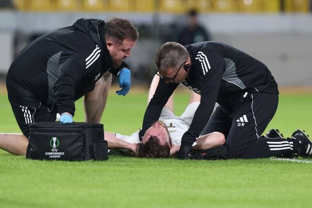 Nicky Devlin of Aberdeen receives treatment AEK Athens v Aberdeen, UEFA Conference League, Group Stage, Football, OPAP Arena, Athens, Greece - 23 Oct 2025Athens OPAP Arena Greece EDITORIAL USE ONLY No use with unauthorised audio, video, data, fixture lists, club league logos or live services. Online in-match use limited to 120 images, no video emulation. No use in betting, games or single club league player publications. Copyright: xCostasxBaltas Shutterstockx 15567740ac