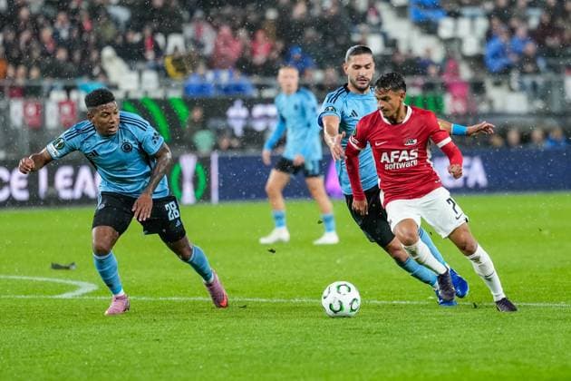 2025-10-23 AZ Alkmaar v Slovan Bratislava - UEFA Conference League 2025 26 League Phase MD2 ALKMAAR, NETHERLANDS - OCTOBER 23: Weslley Patati of AZ Alkmaar runs with the ball during the UEFA Conference League 2025 26 League Phase MD2 match between AZ Alkmaar and Slovan Bratislava at AFAS Stadion on October 23, 2025 in Alkmaar, Netherlands. Alkmaar AFAS Stadion Netherlands Content not available for redistribution in The Netherlands directly or indirectly through any third parties. Copyright: xEdxvanxdexPolx