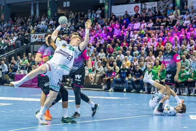 Ymir Oern Gislason Frisch Auf Goeppingen, 33 at the circle GER, HSG Wetzlar vs FRISCH AUF Goeppingen, Handball, 1 Bundesliga Men, Matchday 10, Season 2025 2026, 23 10 2025 GER, HSG Wetzlar vs FRISCH AUF Goeppingen, Handball, 1 Bundesliga Men, Matchday 10, Season 2025 2026, 23 10 2025 Wetzlar Copyright: xEibner-Pressefoto GerhardxWingenx EP_GWR