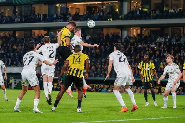 AEK Athens v Aberdeen UEFA Europa Conference League Filipe Relvas of AEK Athens and Mats Knoester of Aberdeen in action during the UEFA Europa Conference League match at OPAP Arena, Athens UK Newspapers OUT Copyright: xYannisxHalasx FIL-22388-0016