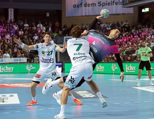23 10 2025, xovx, Handball Daikin Handball Bundesliga, HSG Wetzlar FRISCH AUF Göppingen v l Oskar Sunnefeldt Frisch Auf Göppingen , Victor Klöve Frisch Auf Göppingen , Filip Vistorop HSG Wetzlar Wetzlar Buderus Arena Hessen Germany EN