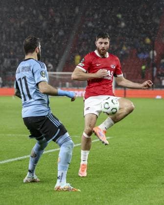 ALKMAAR - (l-r) Tigran Barseghyan of Slovan Bratislava and Mees de Wit of AZ Alkmaar during the UEFA Conference League match between AZ Alkmaar and Slovan Bratislava at the AFAS Stadium on October 23, 2025, in Alkmaar, Netherlands. ANP BART STOUTJESDIJK UEFA Conference League 2025-2026 xVIxANPxSportx xxANPxIVx 540074701 originalFilename: 540074701.jpg