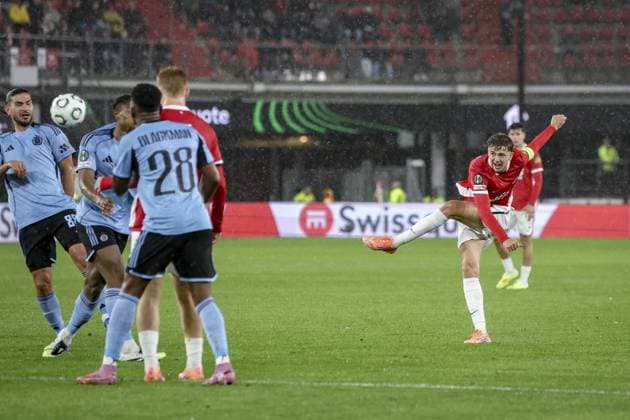 ALKMAAR - Sven Mijnans of AZ Alkmaar during the UEFA Conference League match between AZ Alkmaar and Slovan Bratislava at the AFAS Stadium on October 23, 2025, in Alkmaar, Netherlands. ANP BART STOUTJESDIJK UEFA Conference League 2025-2026 xVIxANPxSportx xxANPxIVx 540074827 originalFilename: 540074827.jpg