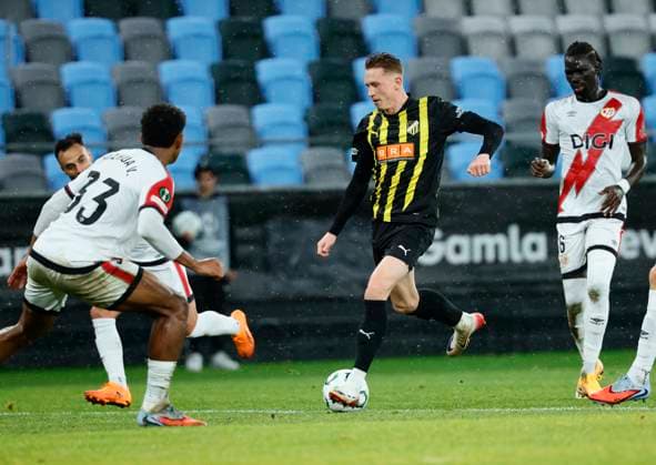 GÖTEBORG, SWEDEN 20251023 Häckens Julius Lindberg scores to equalize at 1-1 during the Conference League football match between BK Häcken and Rayo Vallecano at Gamla Ullevi in Gothenburg, Sweden October 23, 2025 GÖTEBORG SWEDEN x9200x  Copyright: xAdamxIhse TTx CONFERENCE LEAGUE: HÄCKEN-RAYO VALLECANO