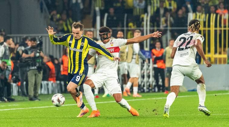 Istanbul , Europa League Fenerbahce Istanbul vs VfB Stuttgart , from left Kerem Aktürkoglu Istanbul Luca Jaquez VfB