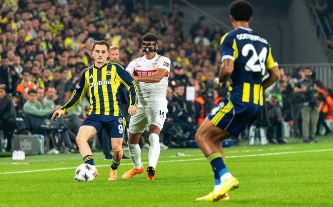 Istanbul , Europa League Fenerbahce Istanbul vs VfB Stuttgart , from left Kerem Aktürkoglu Istanbul Luca Jaquez VfB