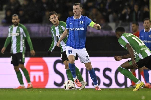 Genk s Bryan Heynen fight for the ball during a soccer game between Belgian soccer team KRC Genk and Spanish club Real Betis Balompie, on Thursday 23 October 2025, in Genk, third game (out of 8) in the league phase of the UEFA Europa League competition. JOHAN EYCKENS JohanxEyckens  x137726406x